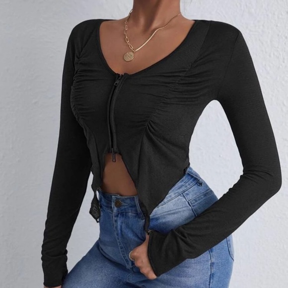 Ruched Asymmetrical Hem Crop Top - Picture 3 of 6